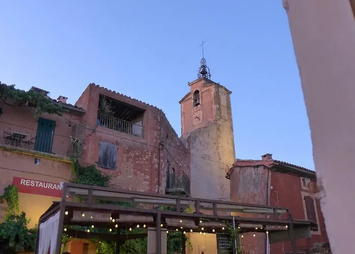 Une Hirondelle En Provence